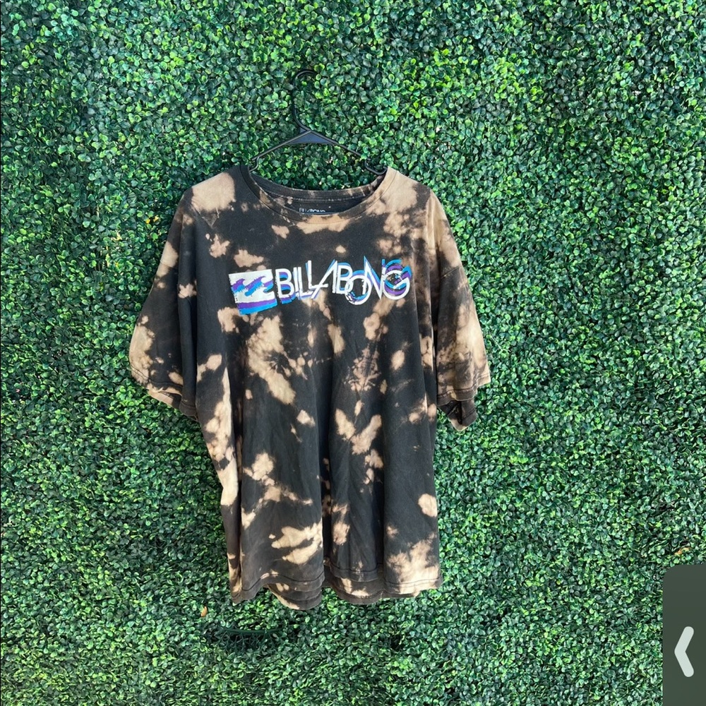 Black/tan Billabong t-shirt
